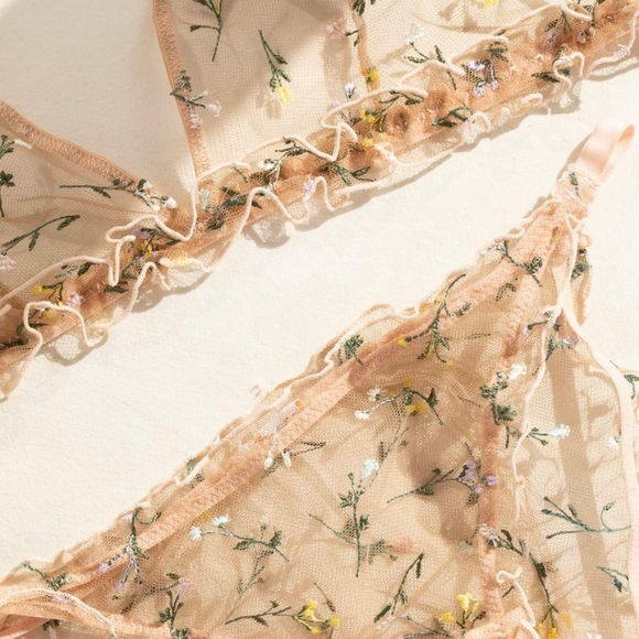 Like New Etam Lace Bralette - Picture 4 of 6